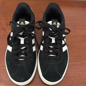 Women’s VL Court 3.0 Shoes in Core Black/Cloud White/Gold Metallic